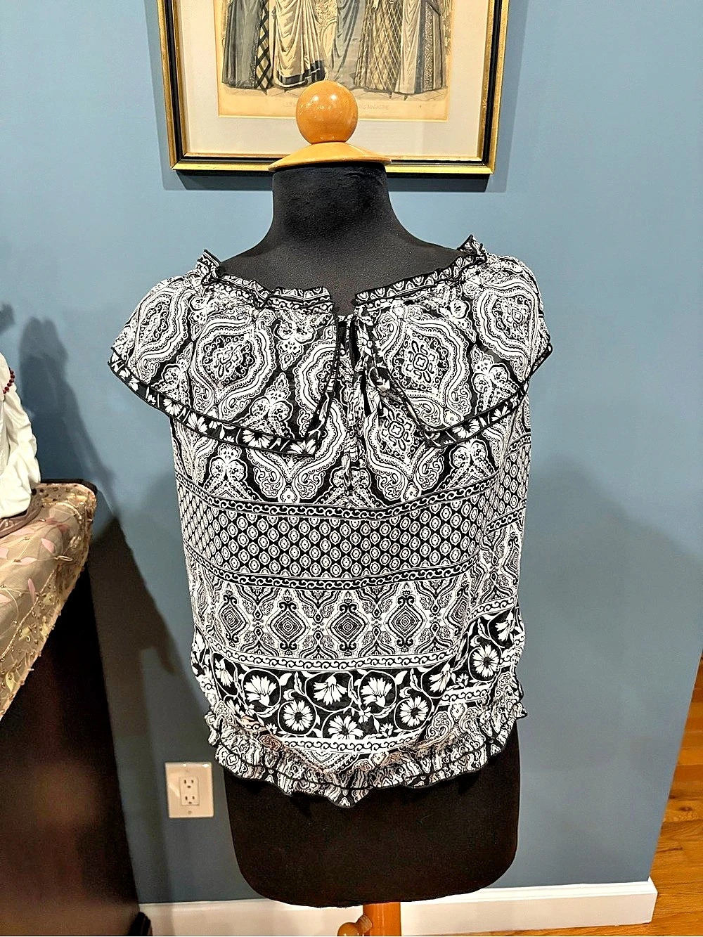 White House Black Market Paisley Blouse in Black & White Size Large